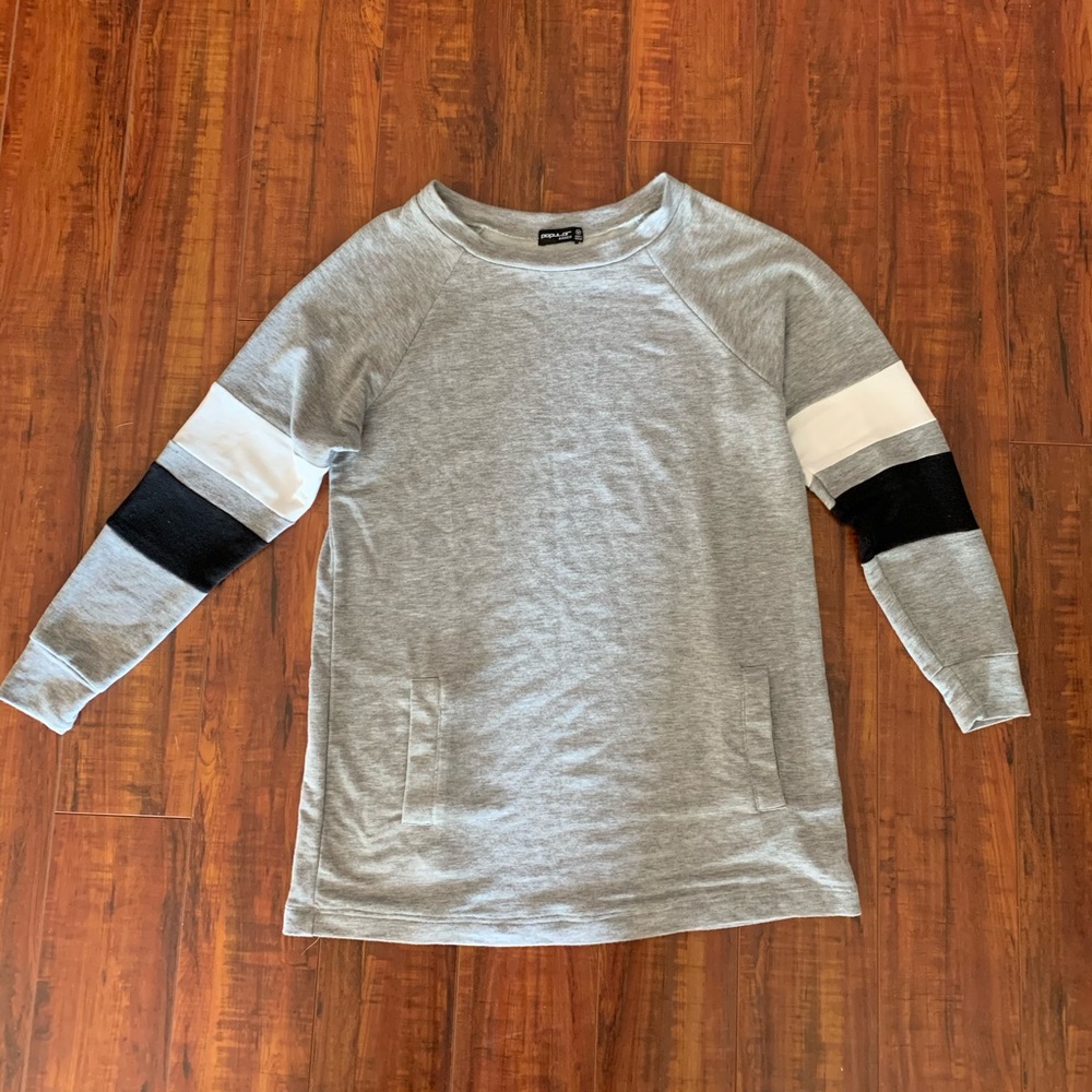 Light heather grey top ✨ free gift w/ purchase
